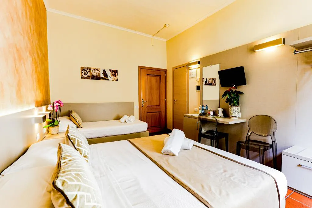 TRIPLE SUPERIOR Room, Albergo Firenze, Florence