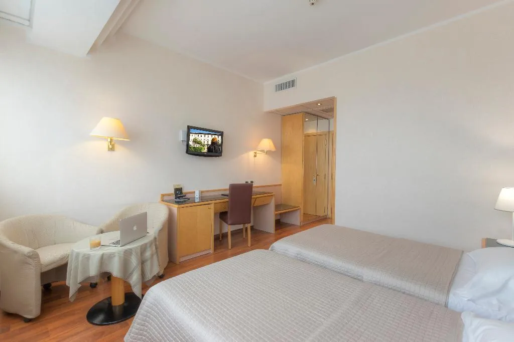 DOUBLE SINGLE USE STANDARD Room, Minerva, Florence