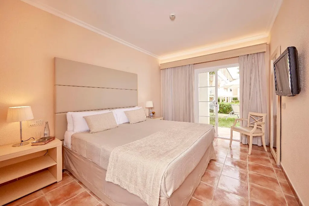 APARTMENT WITH TERRACE Room, Zafiro Ca'n Picafort, Majorca