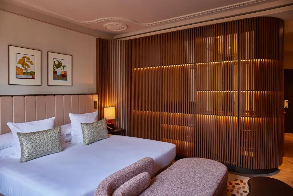 JUNIOR SUITE STANDARD Room, Grand Hotel Central, Barcelona