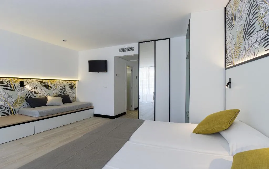 FAMILY ROOM SUPERIOR Room, Medplaya Calypso, Costa Dorada