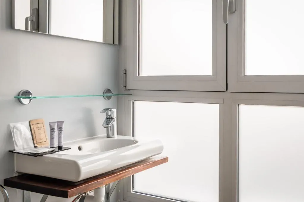 DOUBLE SINGLE USE STANDARD Room, Madanis Liceo, Barcelona