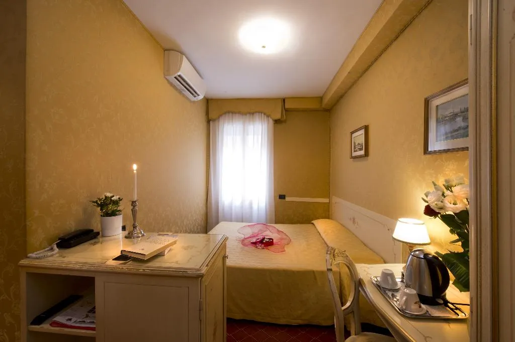 TWIN STANDARD Room, Mignon, Venice