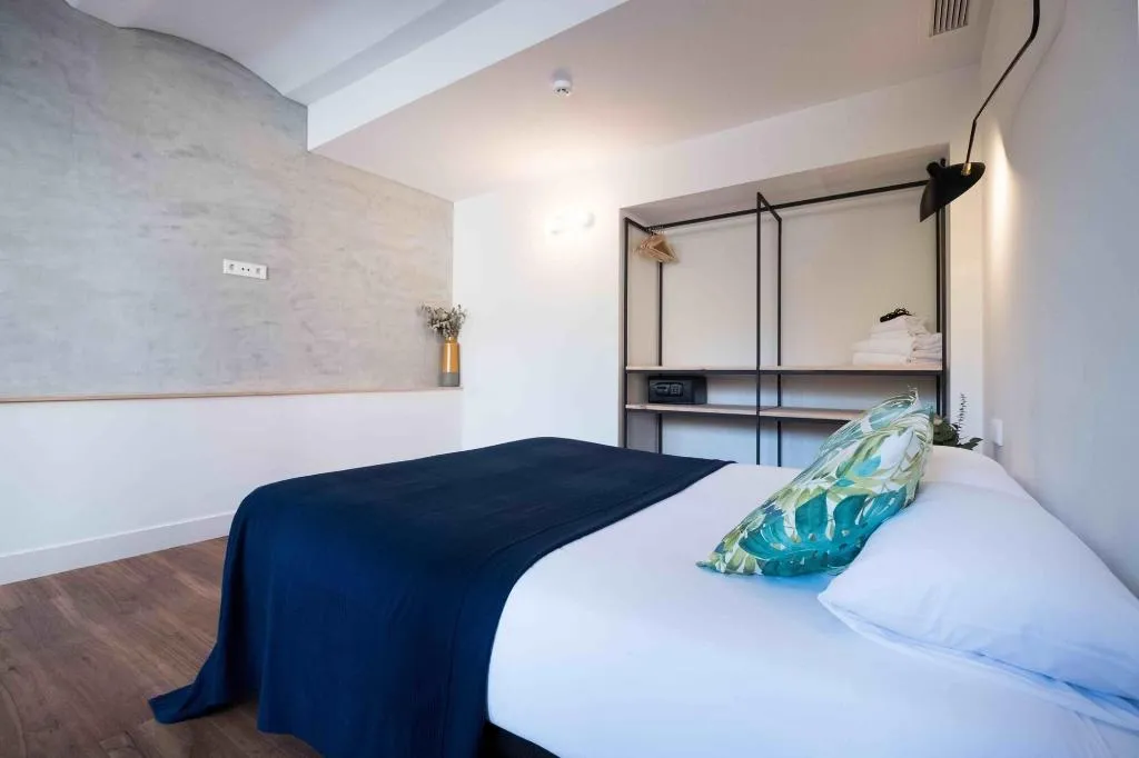 Room, Magatzem 128, Barcelona