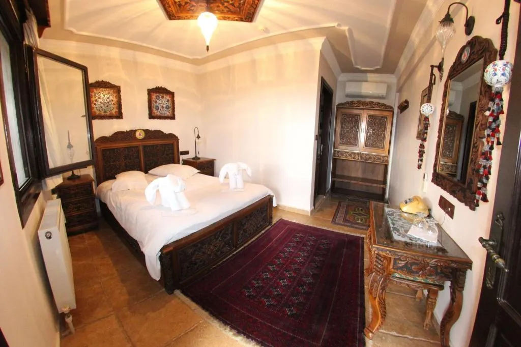 Room, Nilya, Izmir