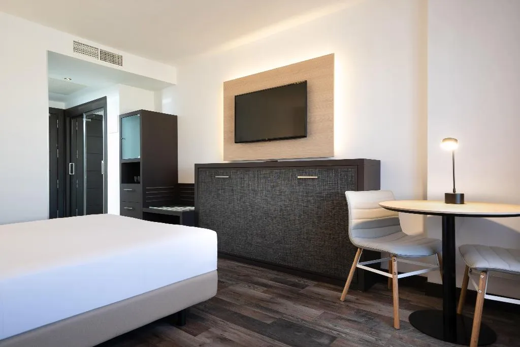 TRIPLE STANDARD Room, Hotel Cádiz Paseo del Mar, Affiliated by Meliá, Costa De La Luz