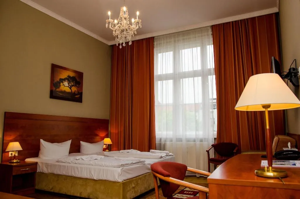 Room, Astrid, Berlin