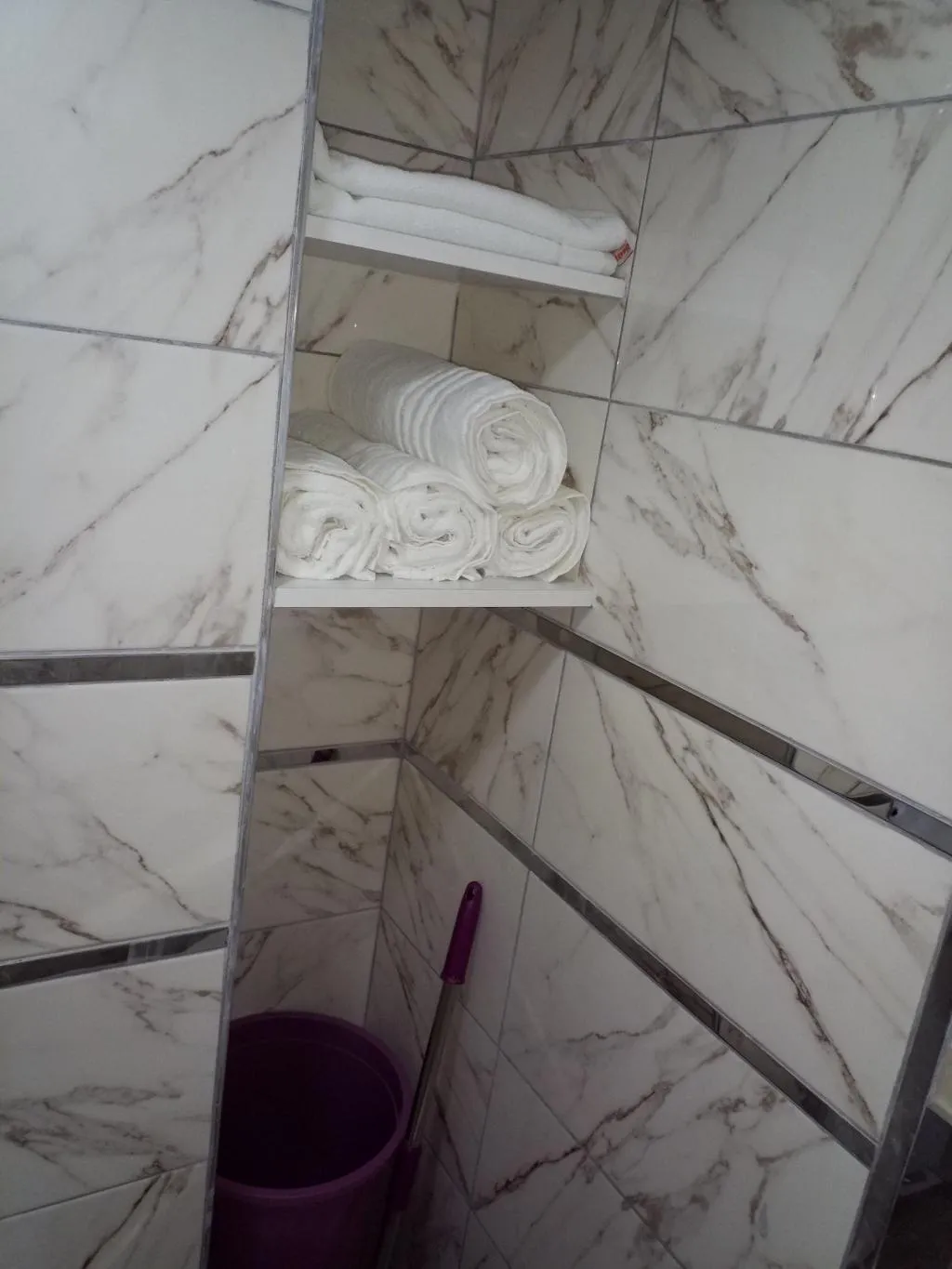 Room, Kamelya, Dalaman