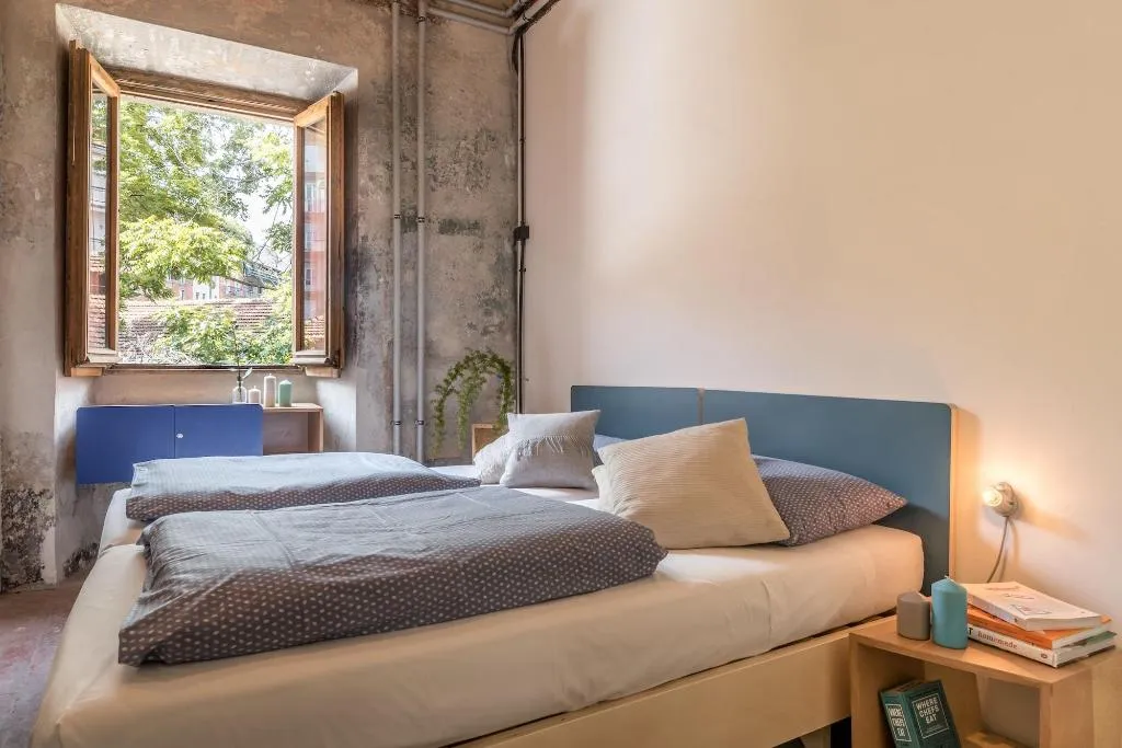 Room, Un Posto A Milano, Milan