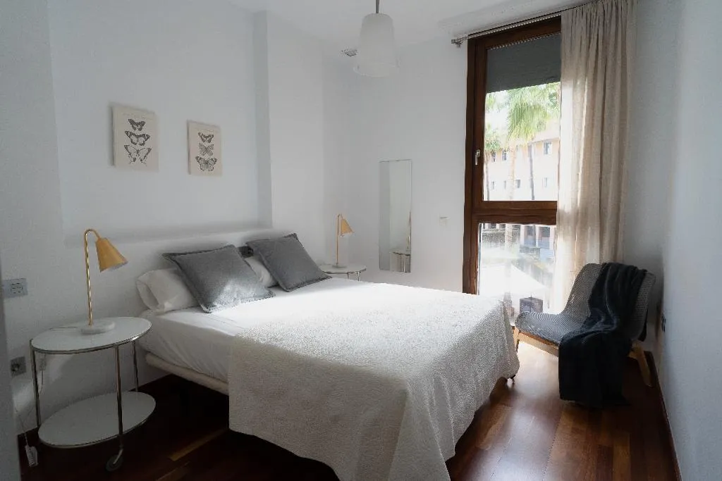 APARTMENT THREE BEDROOMS Room, azz Apartamentos Torre de la Plata, Seville