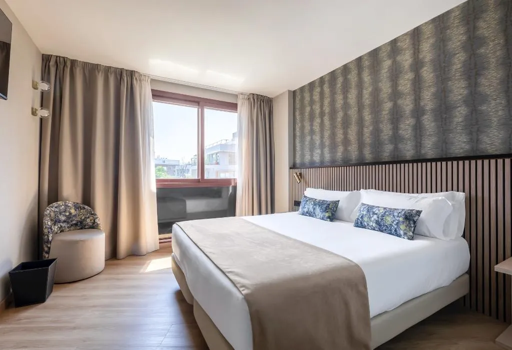 QUADRUPLE STANDARD Room, Acta Piramides, Madrid