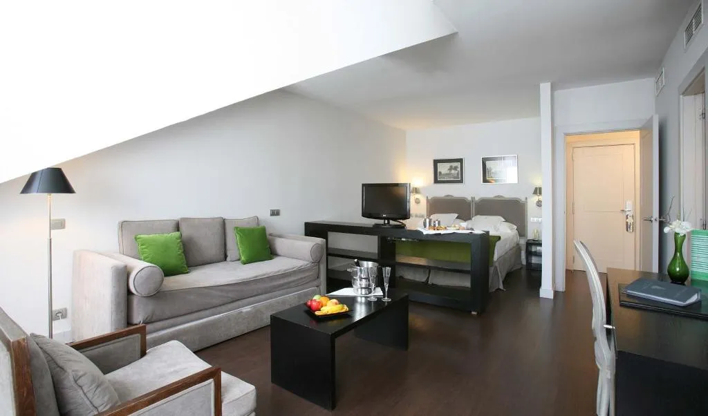 JUNIOR SUITE CAPACITY 3 Room, Hotel Meninas, Madrid
