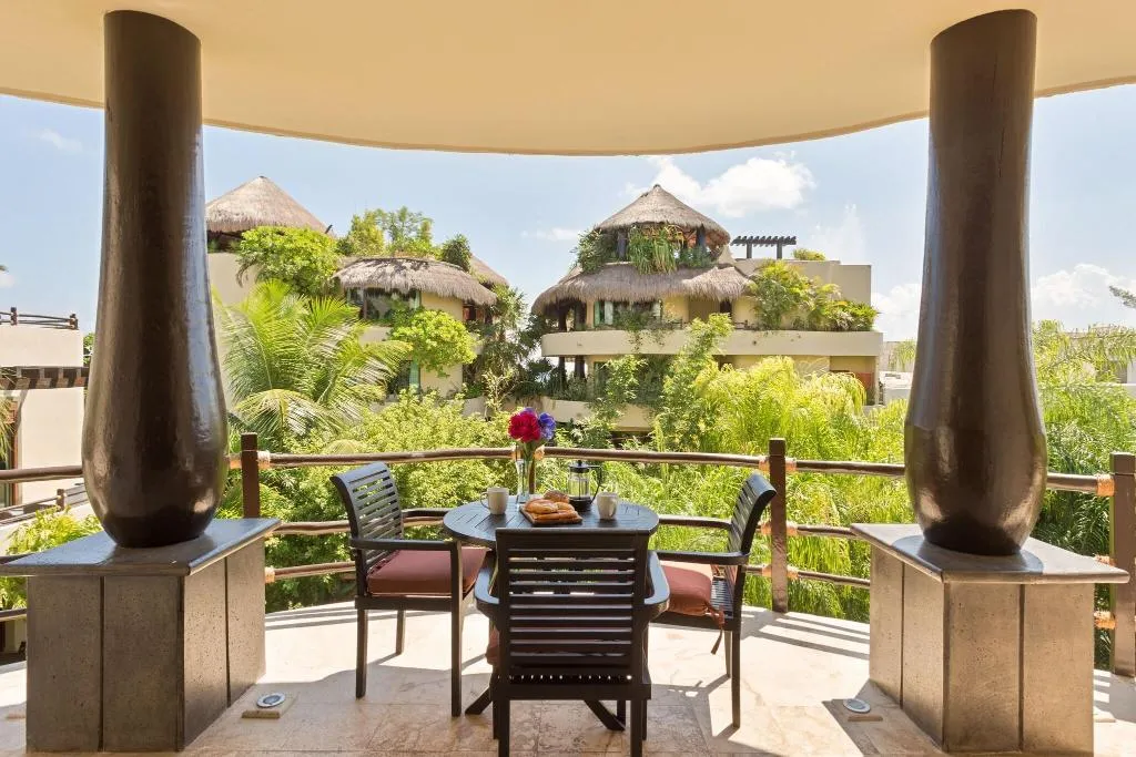 QUADRUPLE TWO BEDROOMS Room, El Taj Ocean Front and Beachside Condo Hotel, Playa Del Carmen