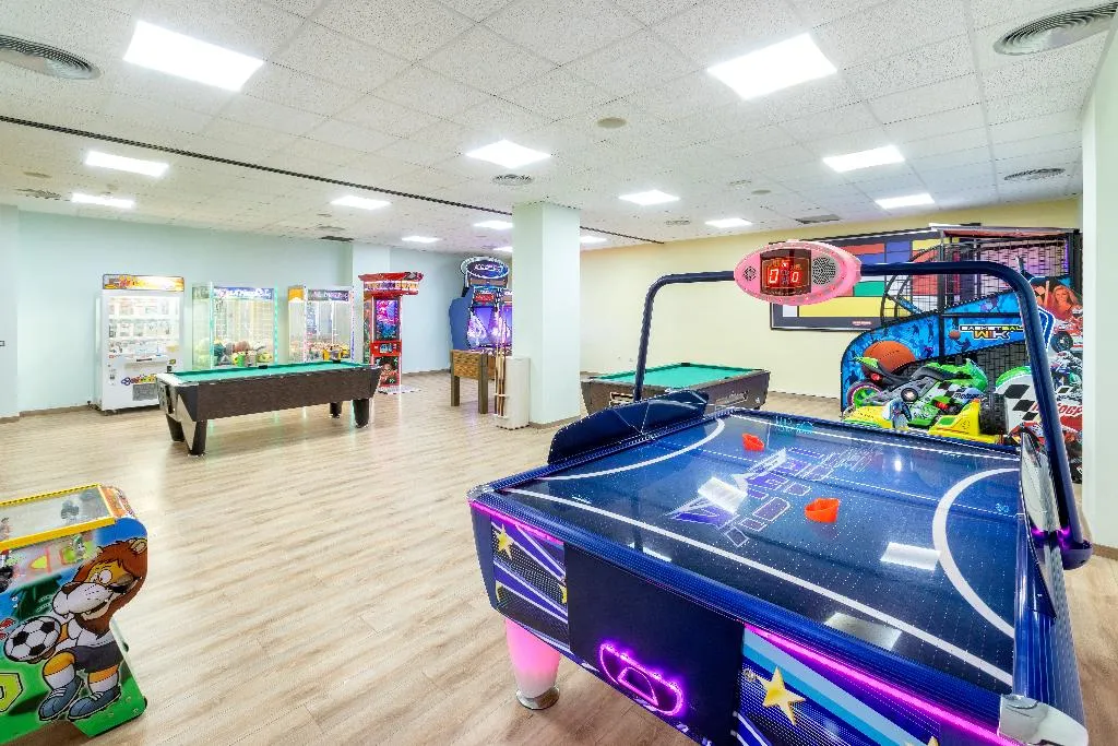 Sports and Entertainment, Alexandre La Siesta, Tenerife