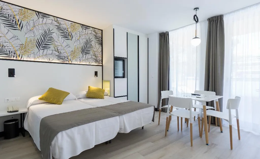 FAMILY ROOM SUPERIOR Room, Medplaya Calypso, Costa Dorada