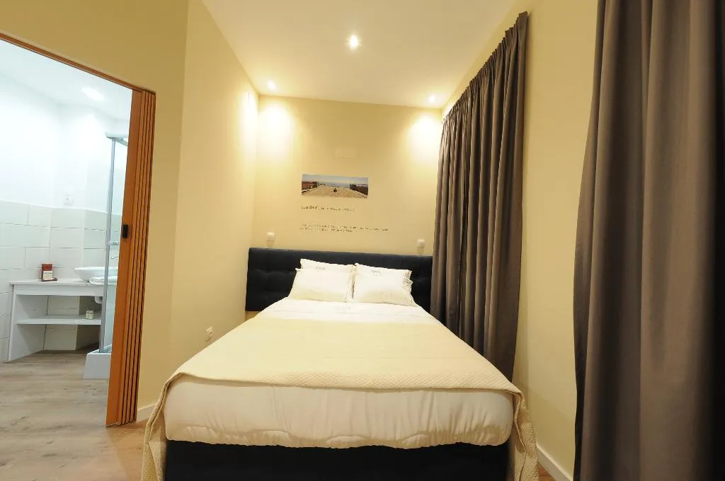 QUADRUPLE CLASSIC Room, Naya - Downtown Guesthouse, Porto