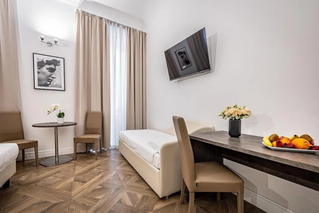 QUADRUPLE WITH DOUBLE BED Room, B&B De' Biffi, Florence