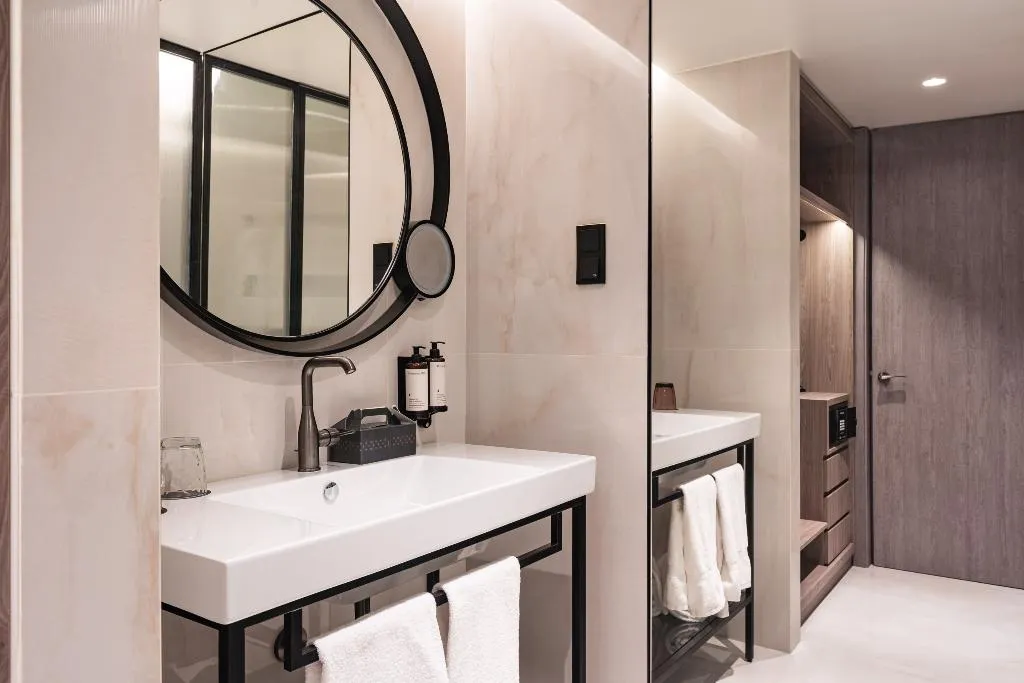 DOUBLE CITY VIEW Room, Luster Hotel, Lisbon