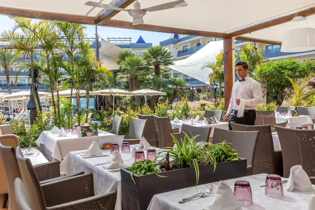 Restaurant, Zafiro Palmanova, Majorca