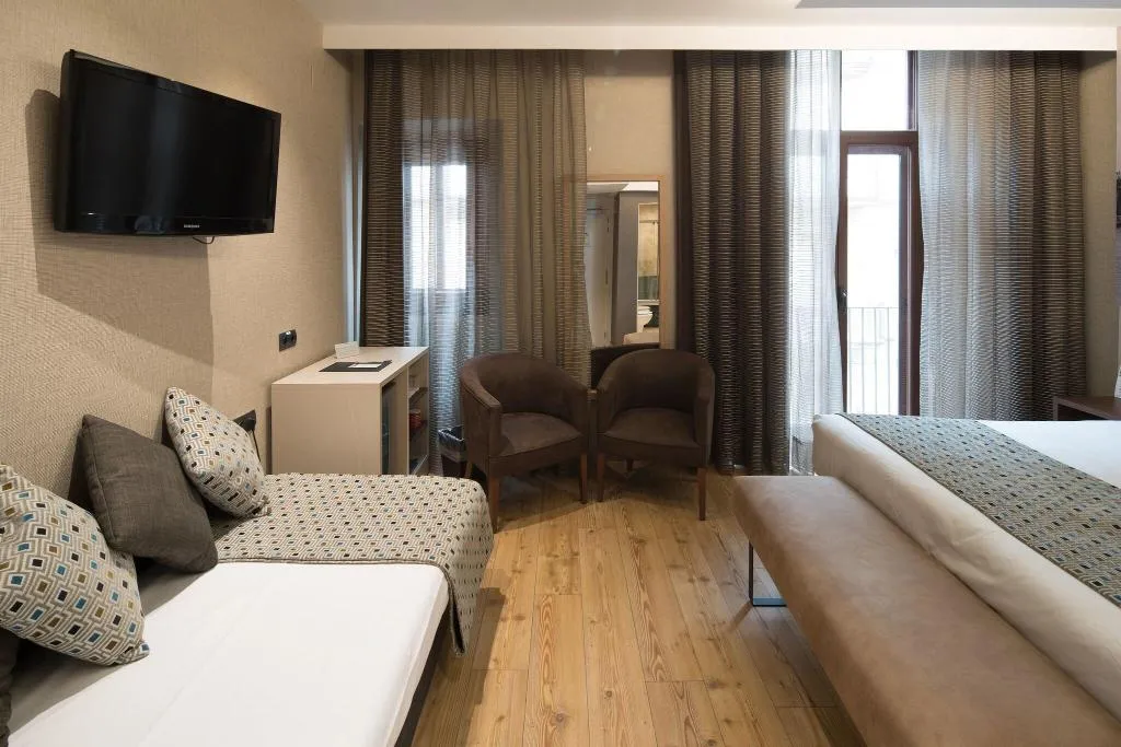 TRIPLE STANDARD Room, Catalonia Born, Barcelona