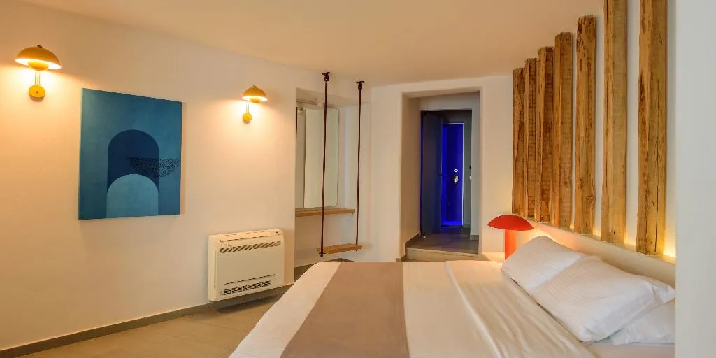 SUITE DELUXE WITH PRIVATE POOL Room, Neptune Luxury Spa Suites, Santorini