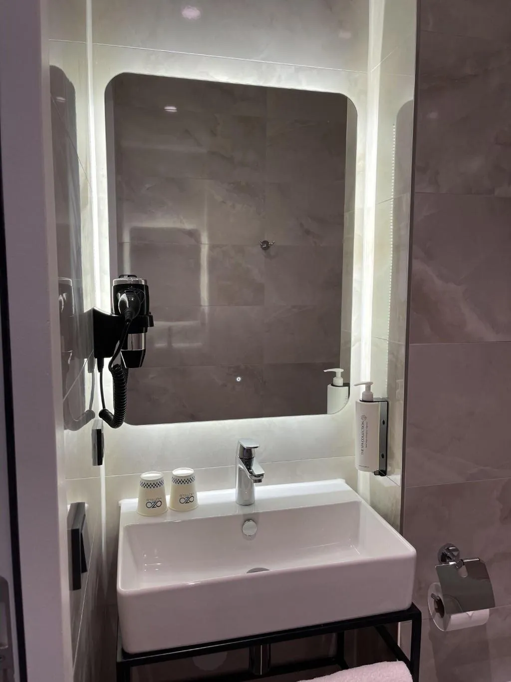 Room, OZO Hotels Antares Amsterdam Schiphol Airport, Amsterdam