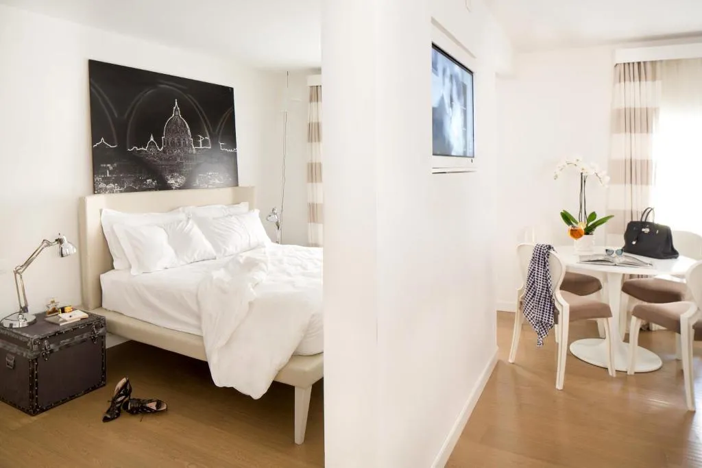 General view, Via Del Corso Home, Rome