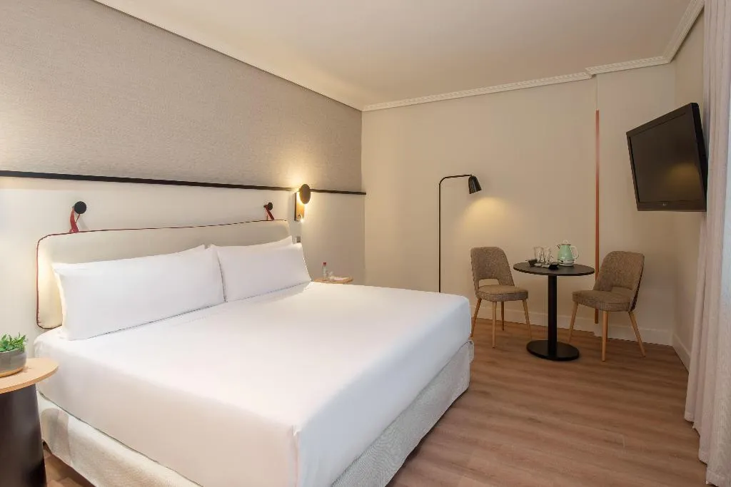 JUNIOR SUITE STANDARD Room, Madrid Alameda Aeropuerto Affiliated By Melia, Madrid