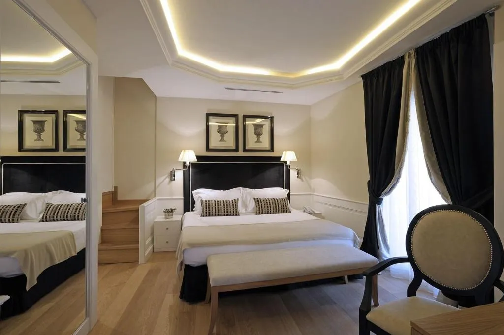 SUITE WITH JACUZZI Room, Trevi Palace Luxury Inn, Rome