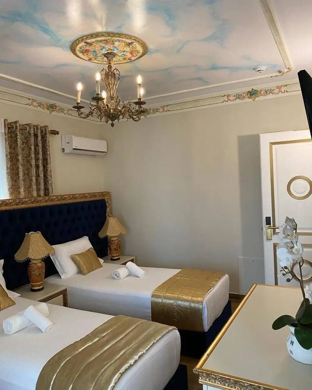 Room, Empire Hotel, Durres
