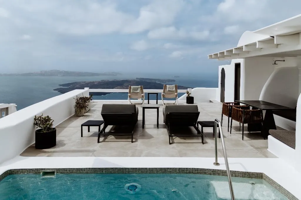 SUITE WITH PRIVATE POOL Room, Aqua Luxury Suites, Santorini