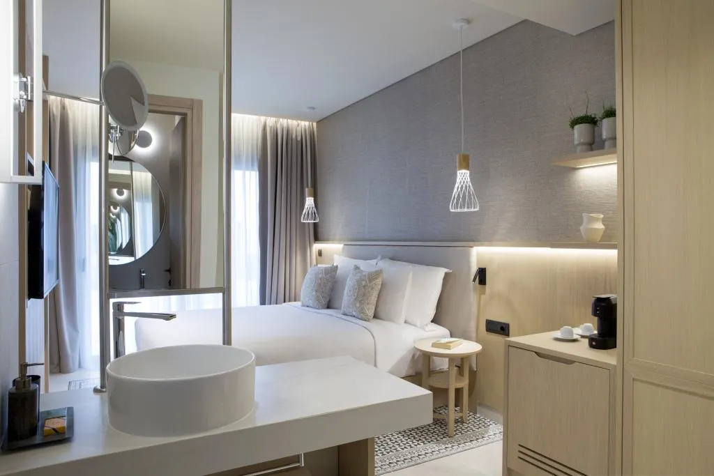 JUNIOR SUITE SEA VIEW WITH PRIVATE POOL Room, MERAVIA Leonardo Limited Edition, Halkidiki