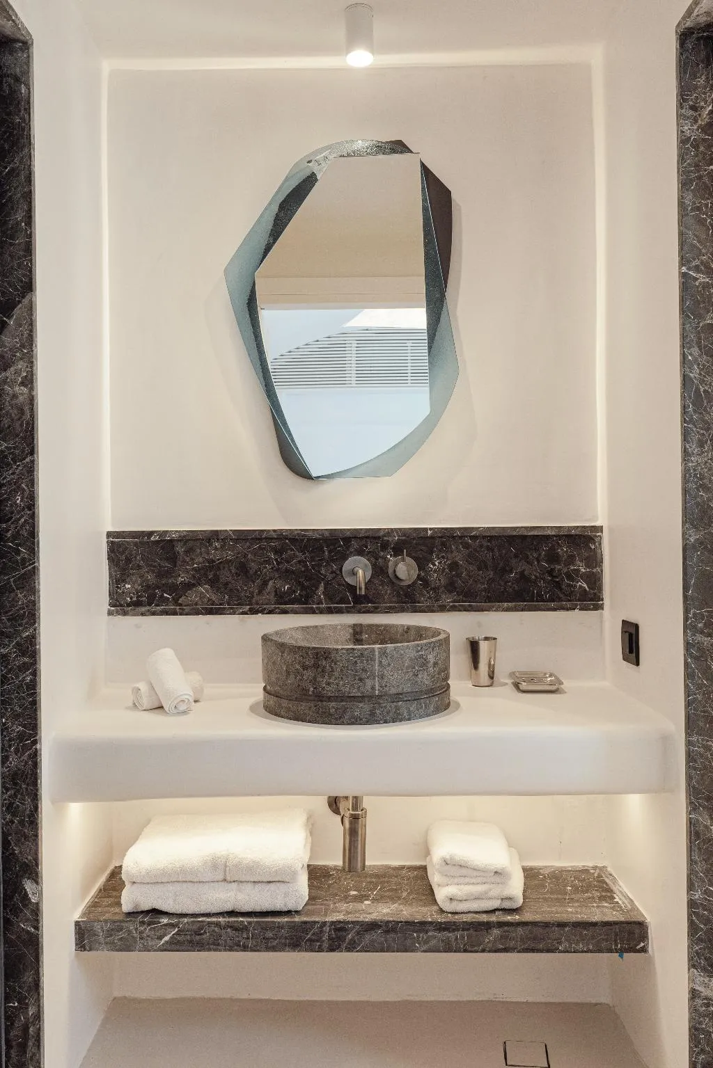 HOUSE WITH JACUZZI Room, IKIES Santorini, Santorini