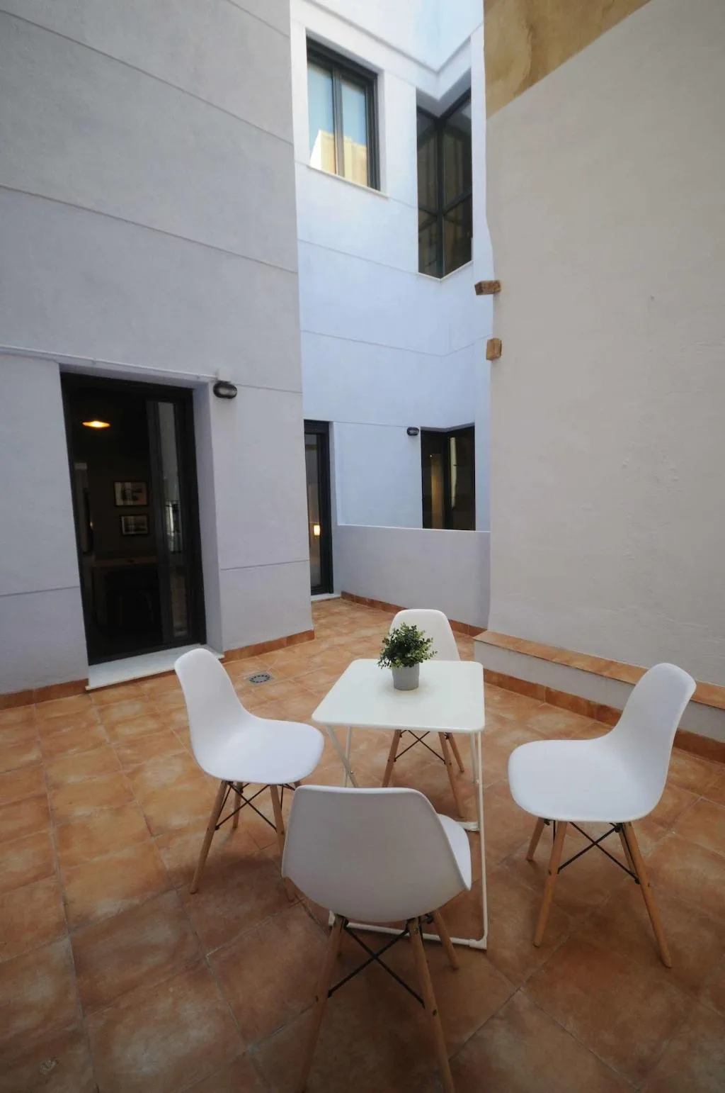 Terrace, Catalina Suites San Nicolas 3*, Valencia