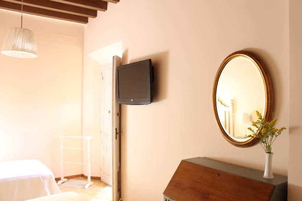 Room, Life Select San Bernardo, Seville