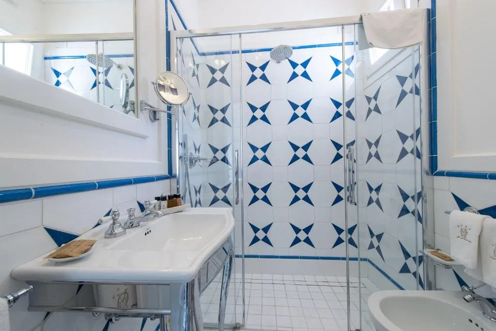 DOUBLE QUEEN SIZE BED Room, Hotel Onda Verde, Naples