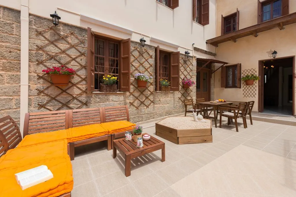 Lobby, 3 Charites, Rhodes