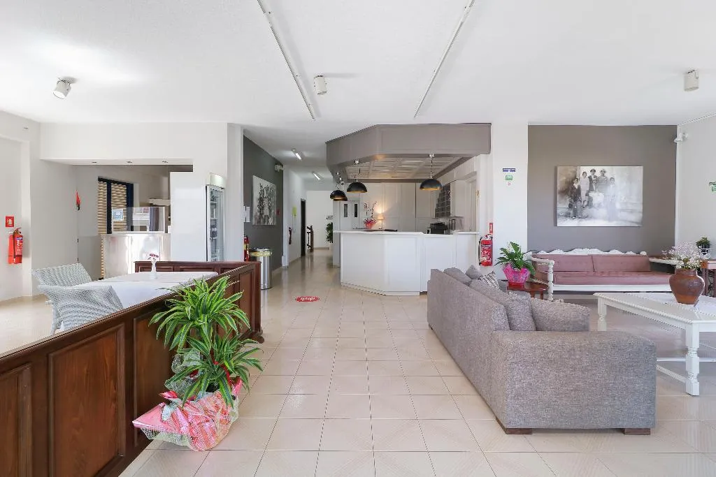 Lobby, Alexis, Crete