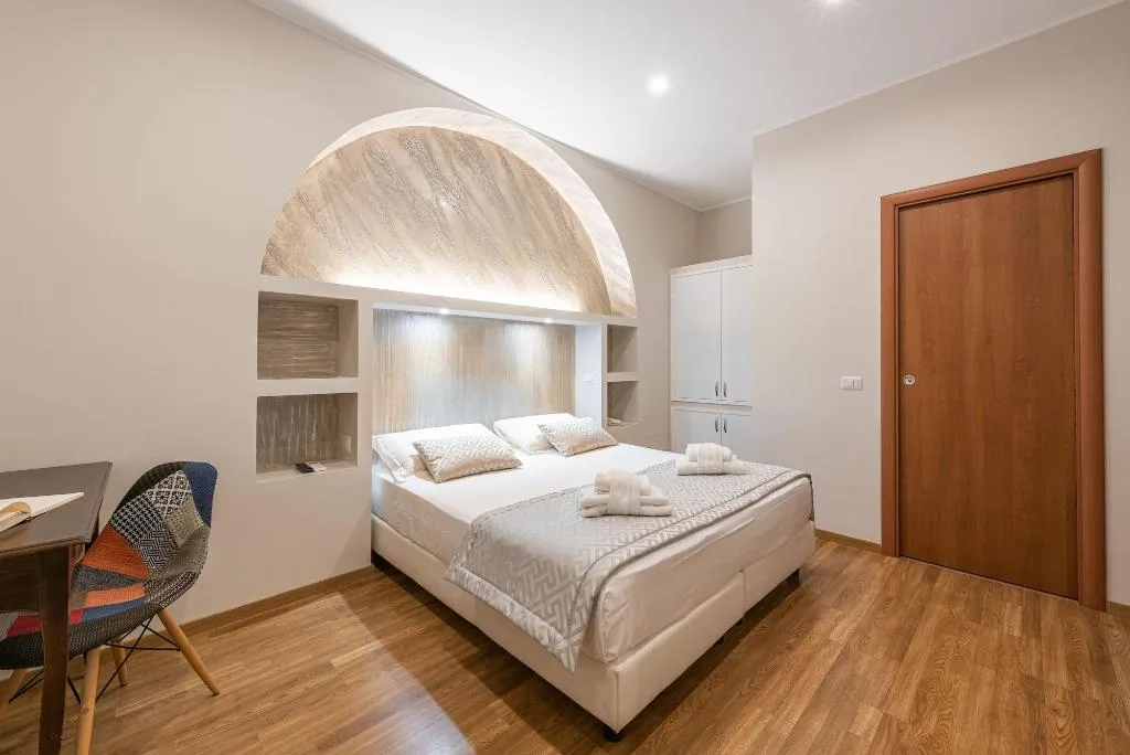 Room, Top Floor Colosseo, Naples