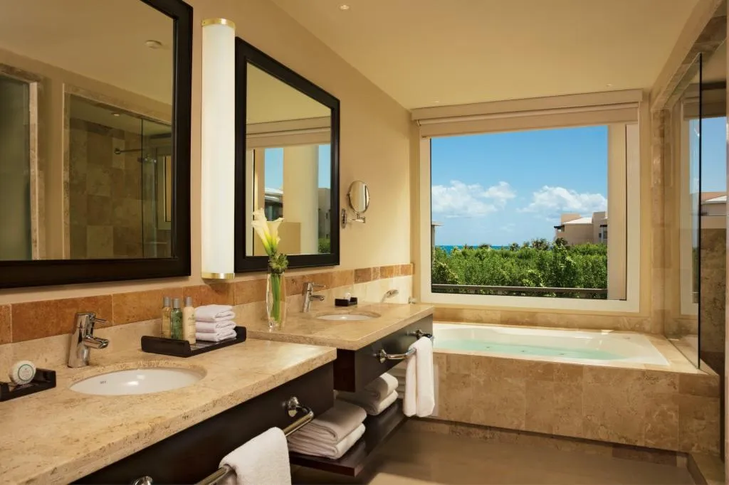 JUNIOR SUITE STANDARD Room, Dreams Jade Resort & Spa - All Inclusive, Cancun Area