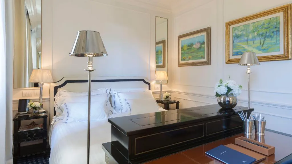DOUBLE STANDARD Room, Hotel Lungarno, Florence