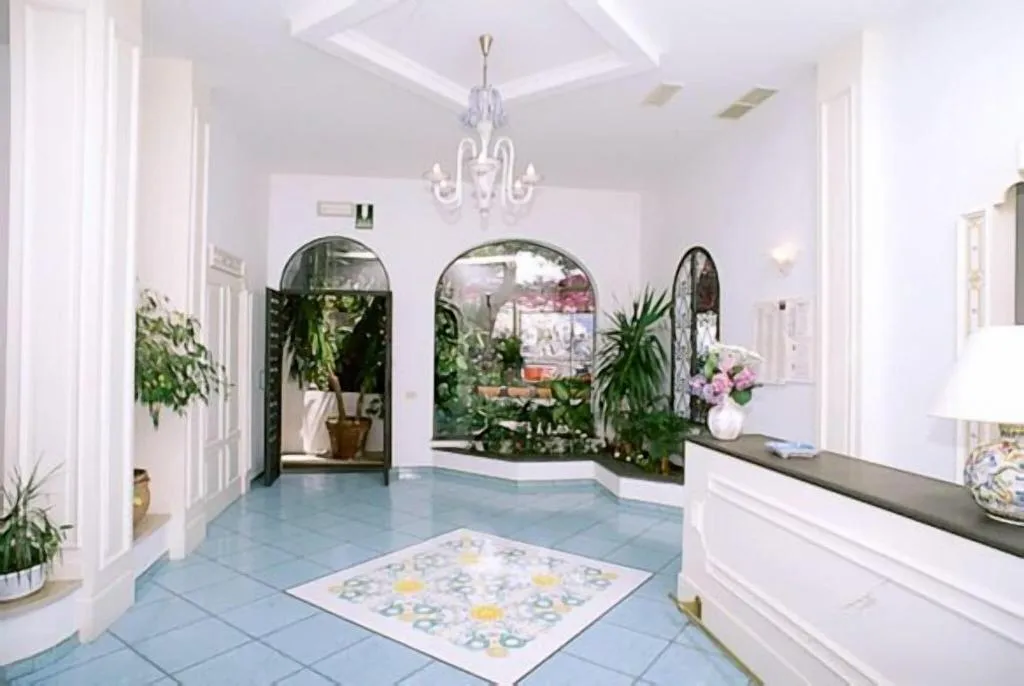 Lobby, Aurora, Naples