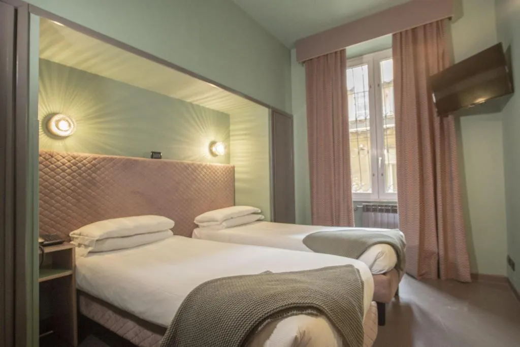 Room THREE BEDS Room, Milani, Rome
