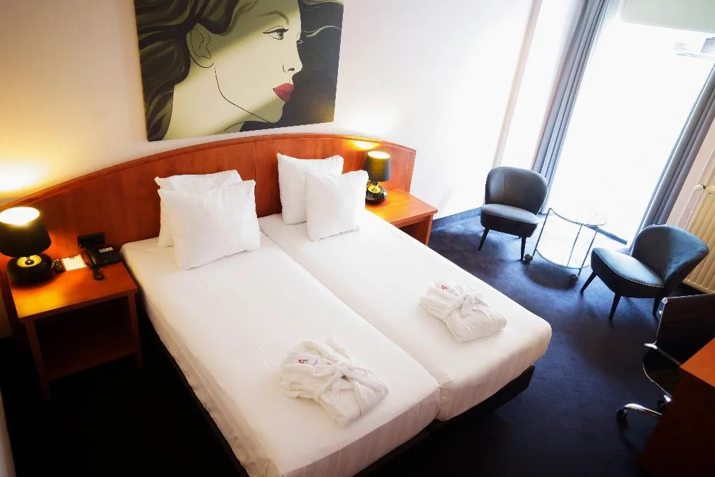 TWIN STANDARD Room, Leonardo Hotel Utrecht City Center, Amsterdam