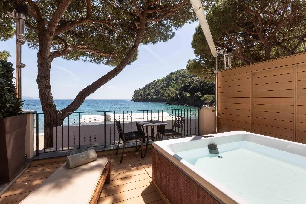 Double or Twin DELUXE Room, Eight Hotel Paraggi, Cagliari