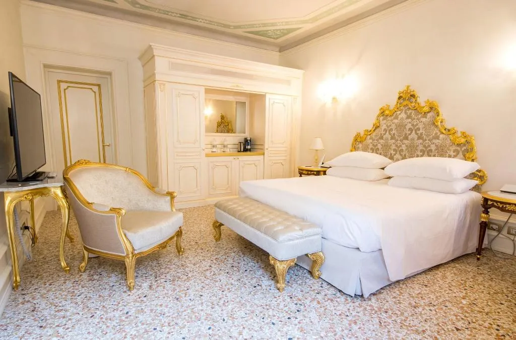 DOUBLE SUPERIOR Room, Cà Bonfadini Historic Experience, Venice