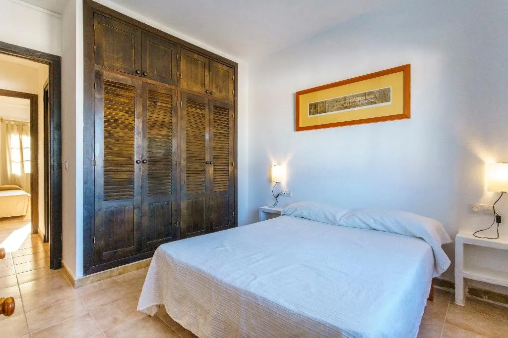 APARTMENT THREE BEDROOMS Room, Apartamentos Posidonia, Menorca
