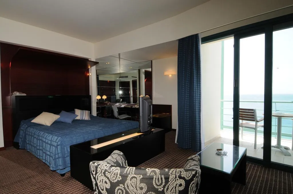 TRIPLE DELUXE SEA VIEW Room, Club Hotel Casino Loutraki, Kalamata