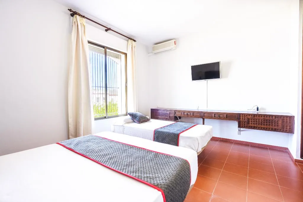 TRIPLE SUPERIOR Room, Hotel Las Cumbres, Andalucia