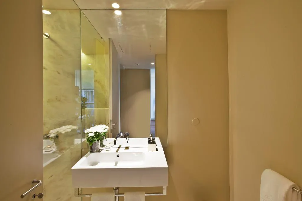 APARTMENT SUPERIOR THREE BEDROOMS Room, Lisbon Five Stars Apartments 8 Building, Lisbon